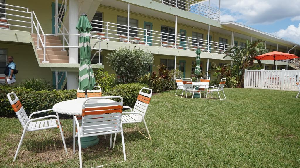 Tropic Terrace Of Treasure Island Hotel Сейнт Пийт Бийч Екстериор снимка